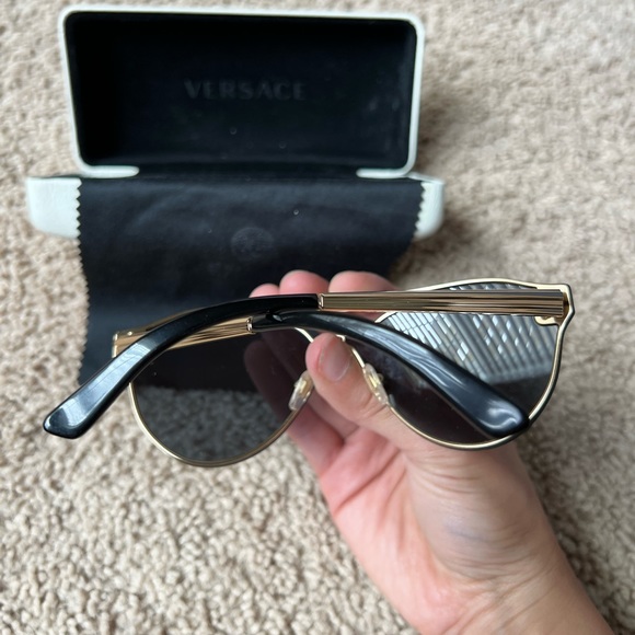 VERSACE MEDUSA VISOR SUNGLASSES - Picture 2 of 7